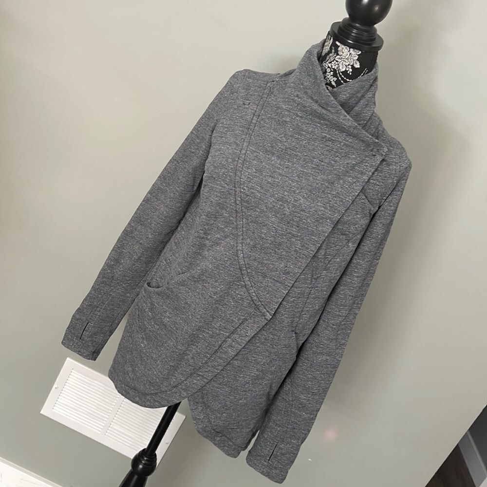 Lululemon size 4 wrap sweater